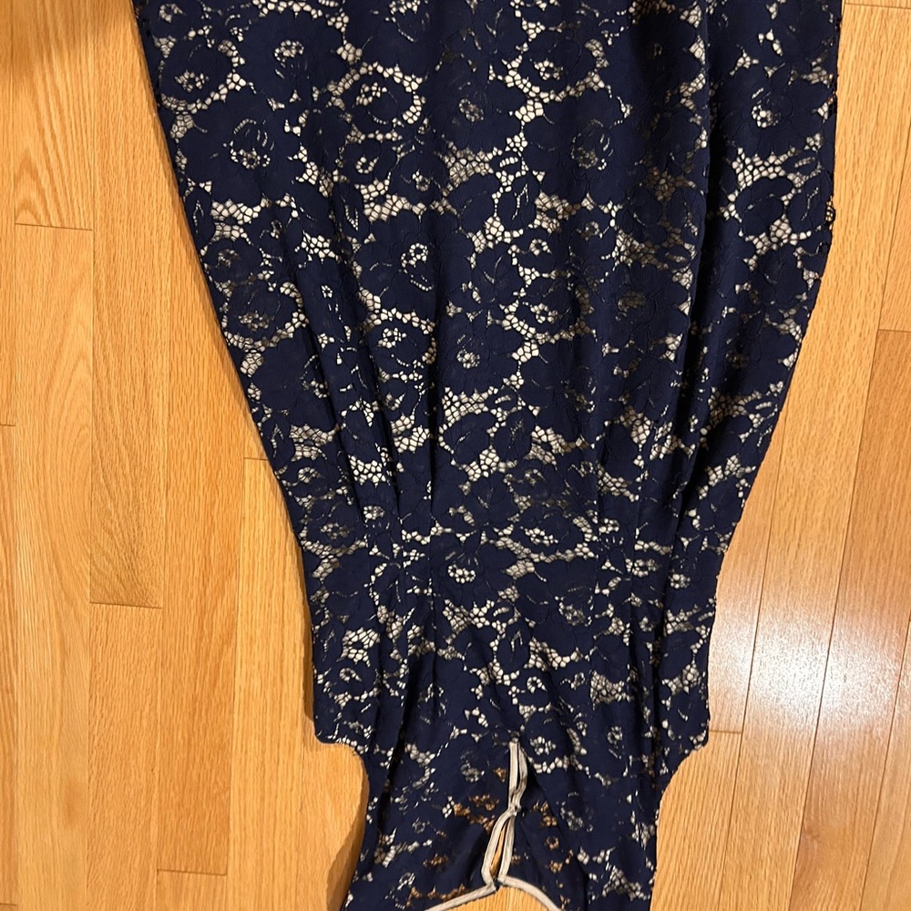 Vince Camuto Navy and Cream Lace Dress vneck